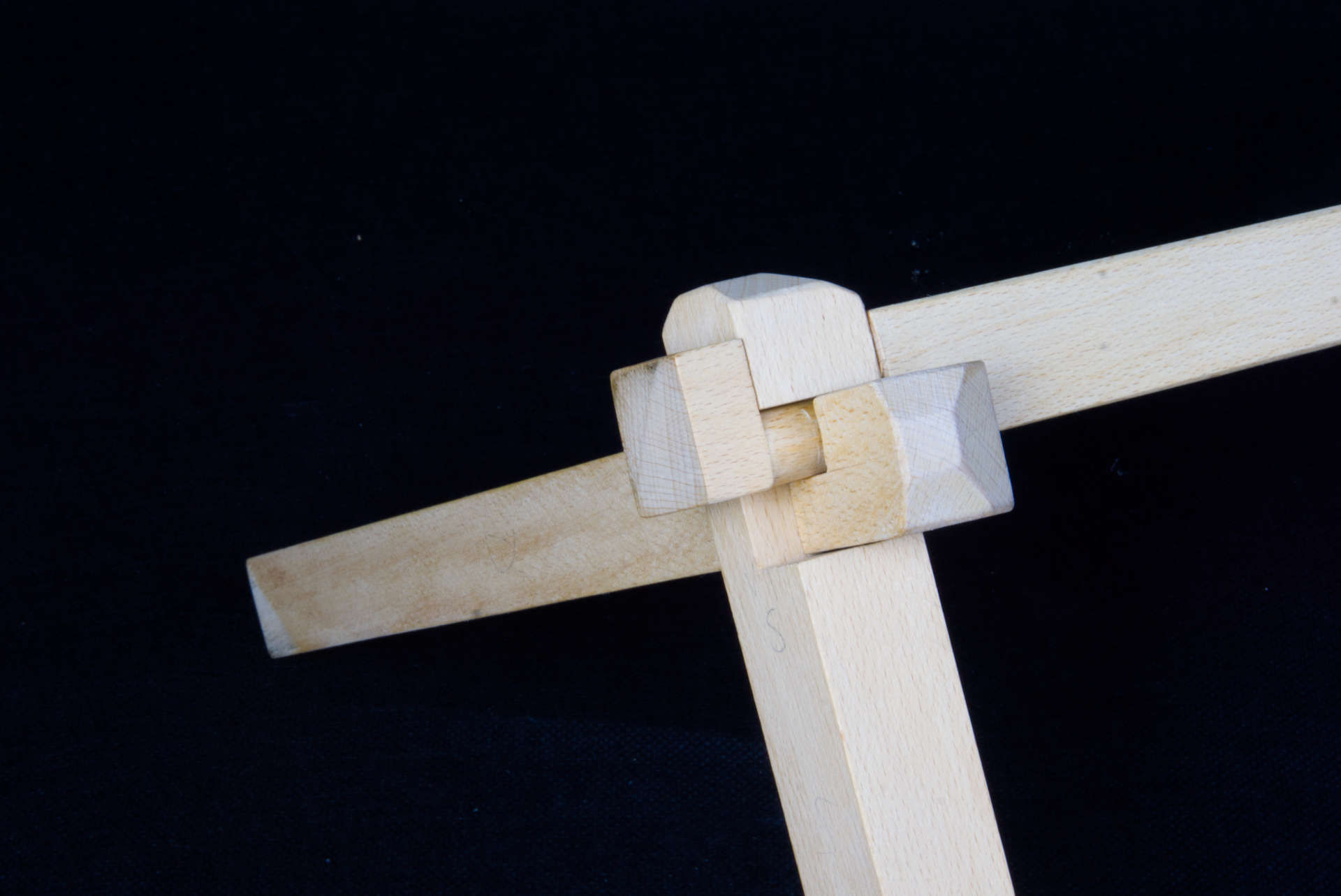 Guitar-Stand-joint